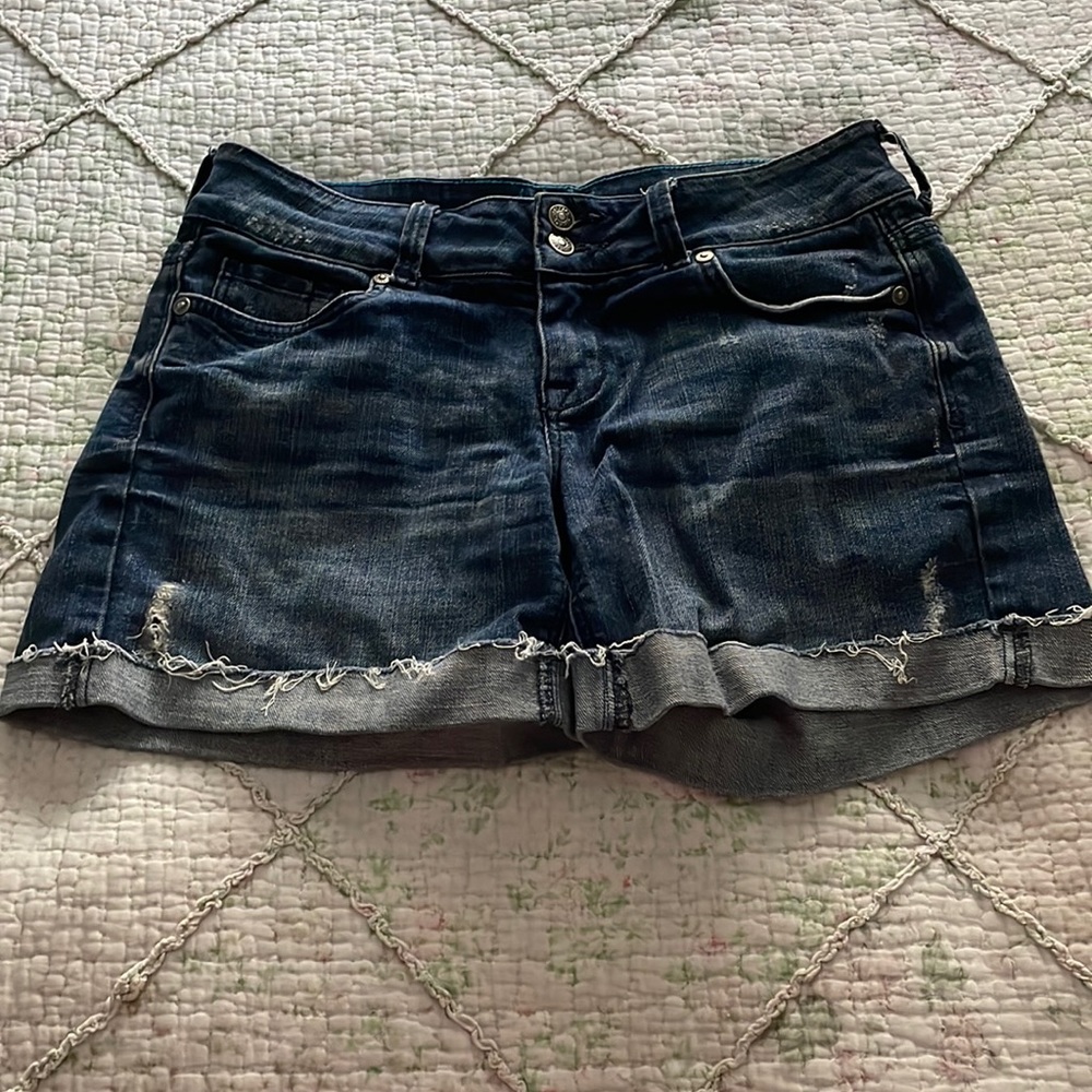 DONATING JULY 28 Distressed denim shorts